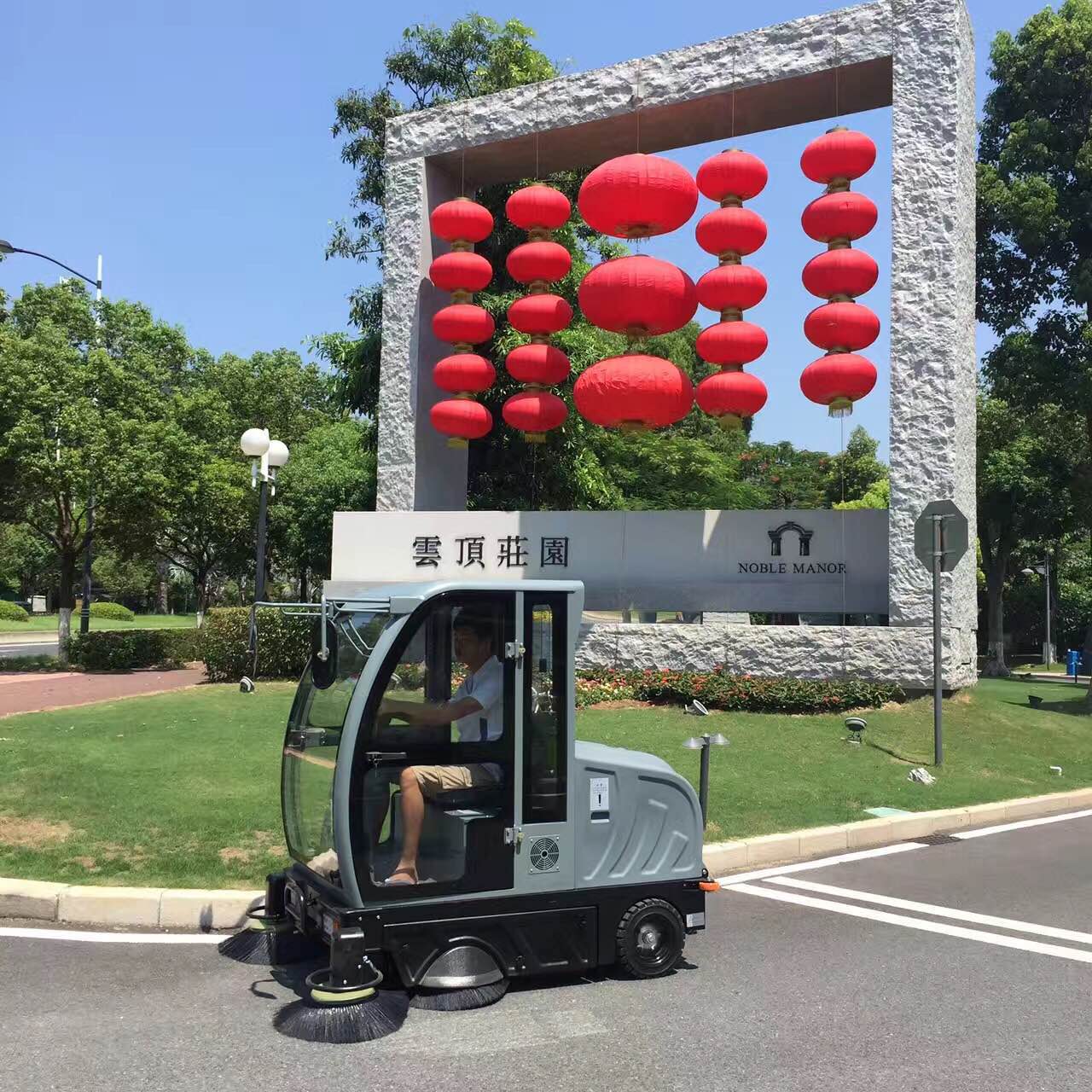 电动大型扫地机的效果展示