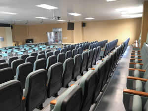 花都保利第二小学课桌椅图片