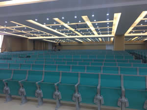 番禺中学课桌阶梯排椅图片