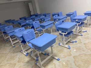 广西学生课桌椅案例图片