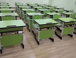 湖北某小学学生课桌椅