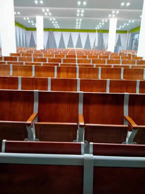 河源南开实验学校阶梯排椅图片