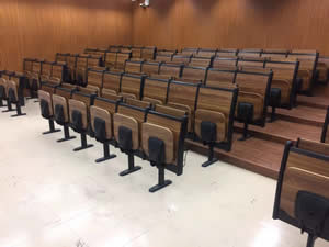 广雅中学阶梯排椅图片
