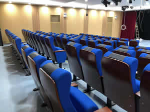 祈福英语实验学校礼堂椅图片