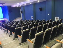 陕西某学校礼堂椅图片